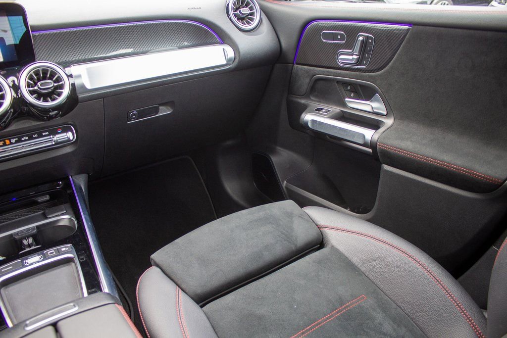 Used 2025 Mercedes-Benz GLB 35 AMG 4MATIC image 20