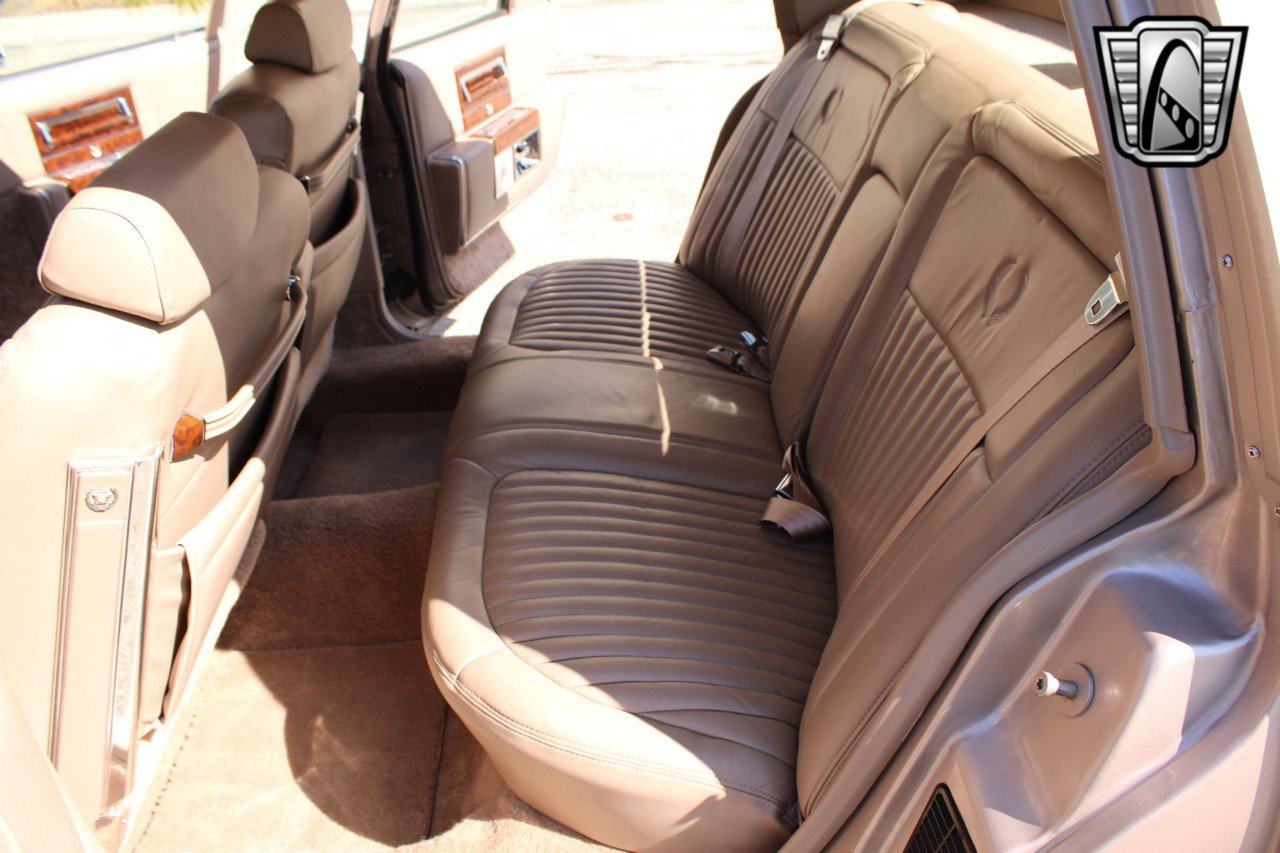 Used 1992 Cadillac Brougham image 26