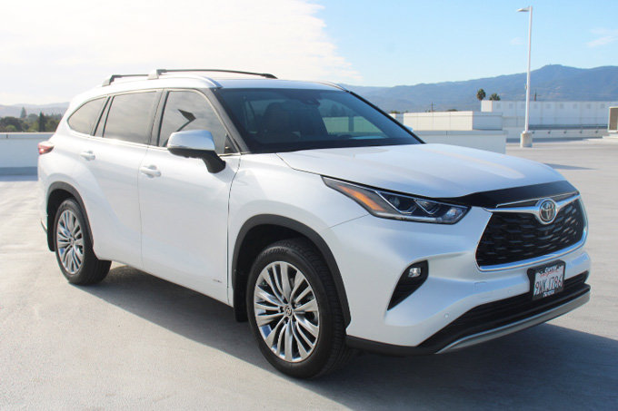 Certified 2025 Toyota Highlander Platinum AWD/4WD image 2