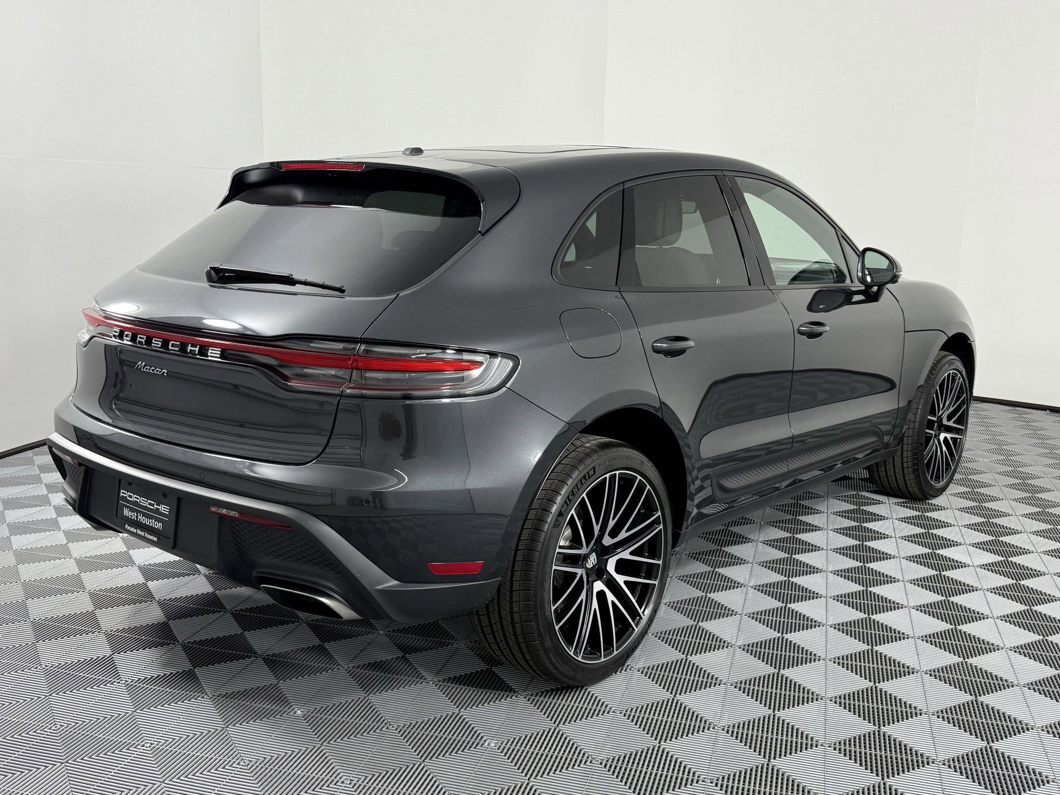 New 2025 Porsche Macan image 9