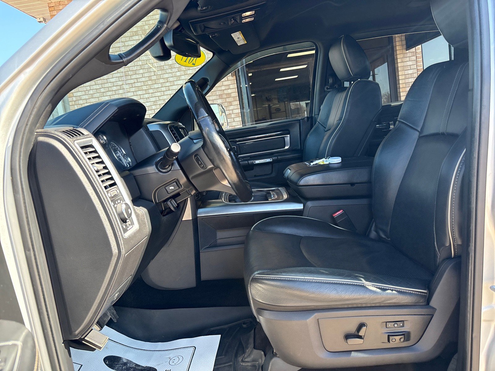 Used 2017 RAM 1500 Limited image 3