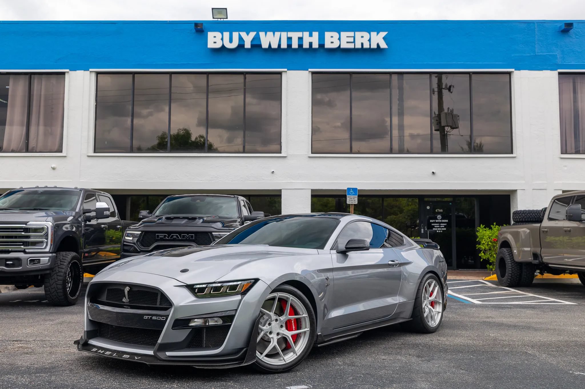 Used 2021 Ford Mustang Shelby GT500 w/ Technology Package RWD image 1