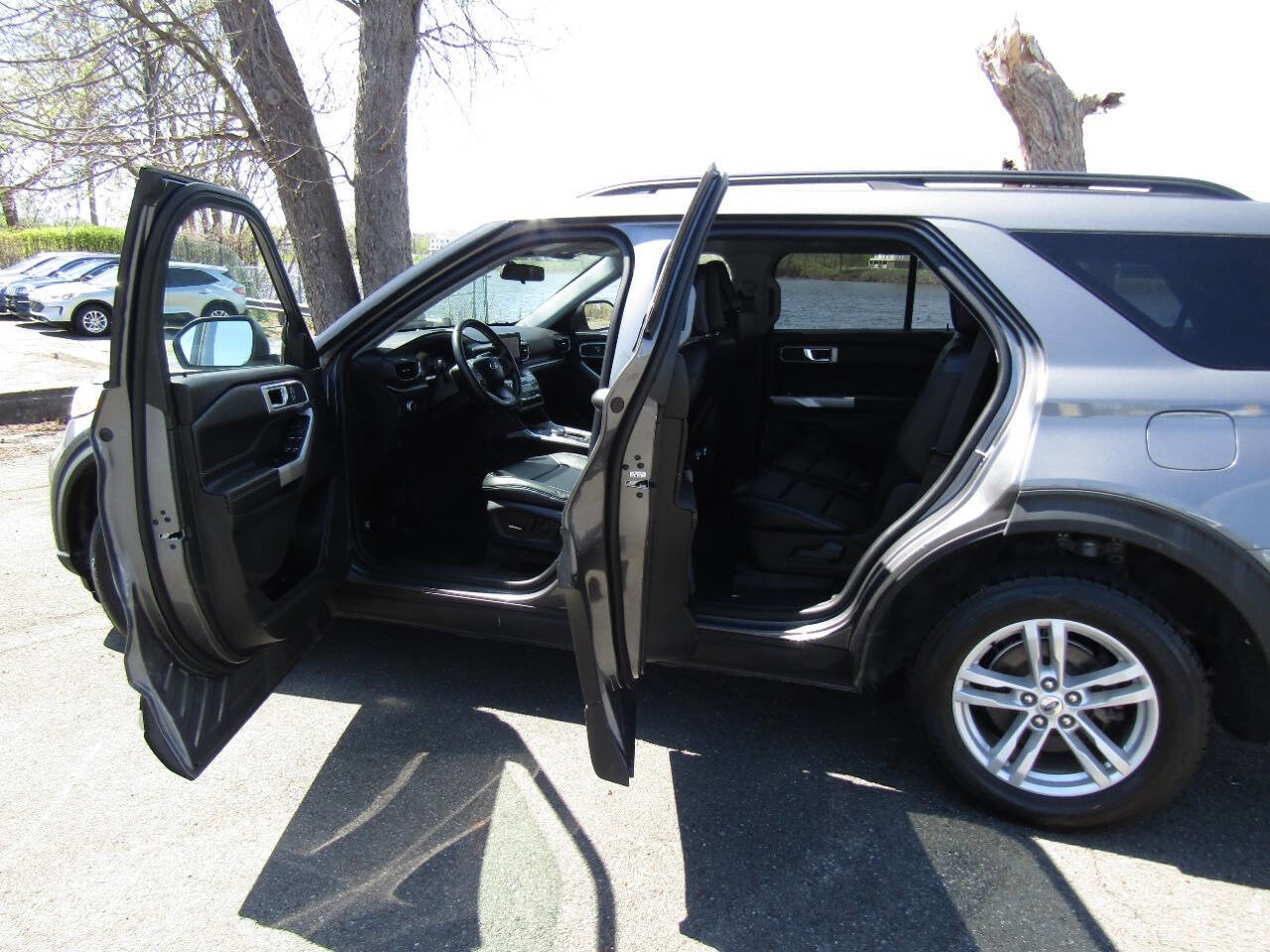 Used 2022 Ford Explorer XLT AWD/4WD image 24