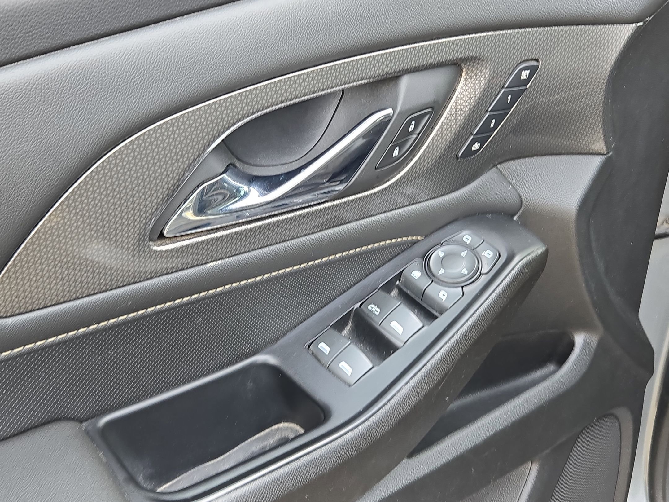 Used 2023 Chevrolet Traverse Premier w/ Redline Edition image 12