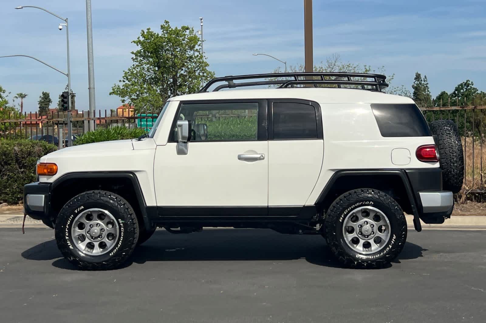 Used 2013 Toyota FJ Cruiser 4WD w/ Convenience Pkg image 5