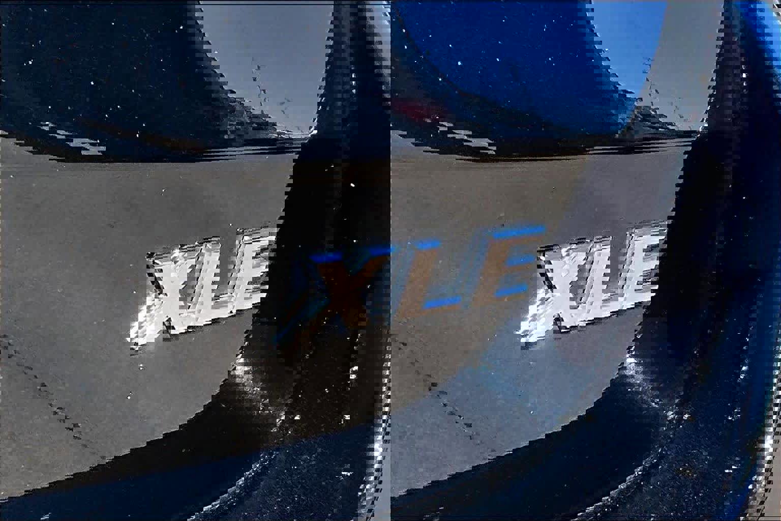 Used 2018 Toyota Highlander XLE image 28