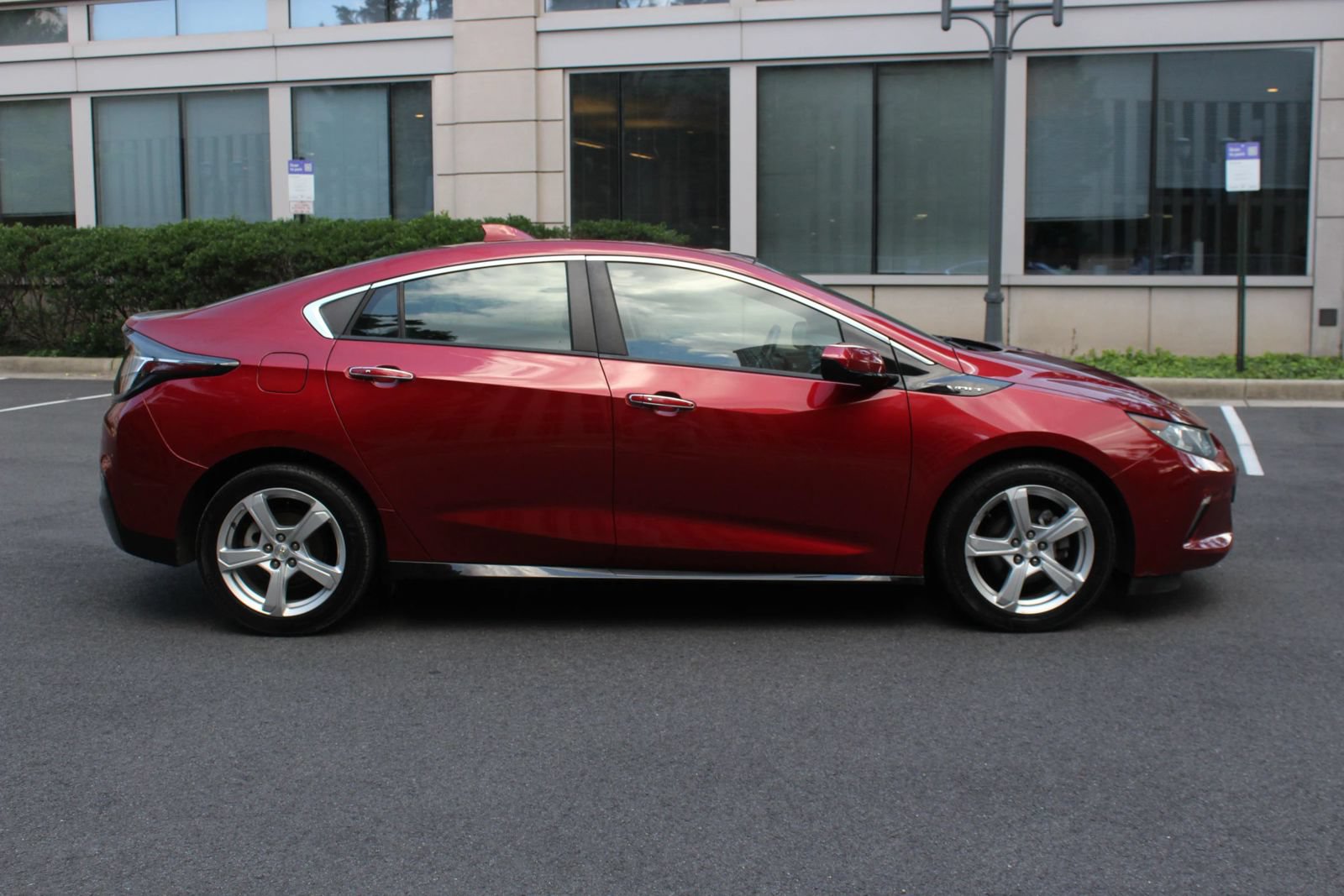 Used 2019 Chevrolet Volt LT w/ Power Convenience Package FWD image 6