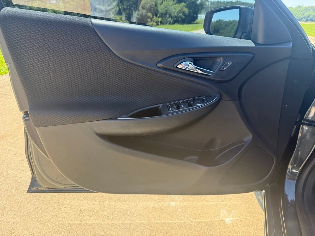 Used 2018 Chevrolet Malibu LT FWD image 24