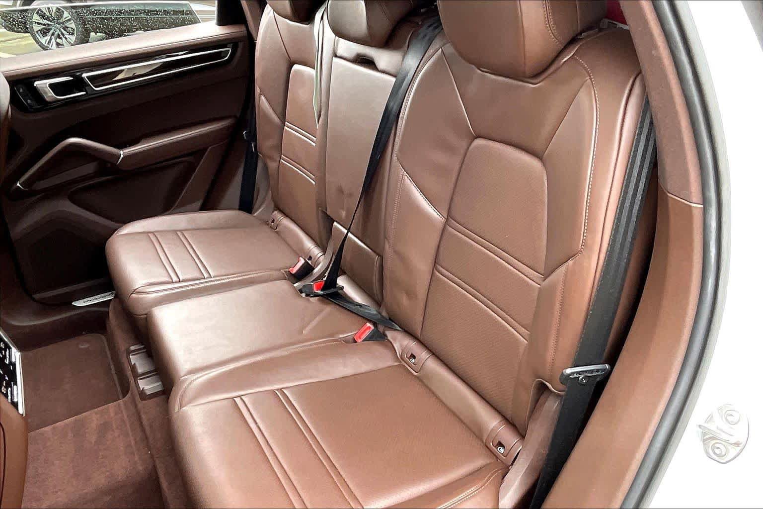 Used 2023 Porsche Cayenne AWD/4WD image 20
