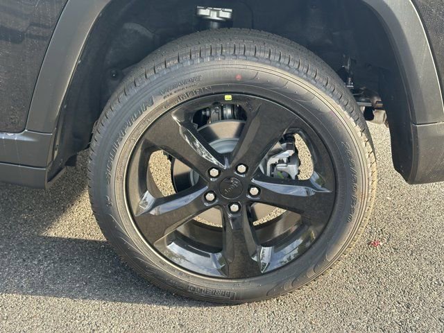 New 2025 Jeep Grand Cherokee Limited w/ Luxury Tech Group II image 18