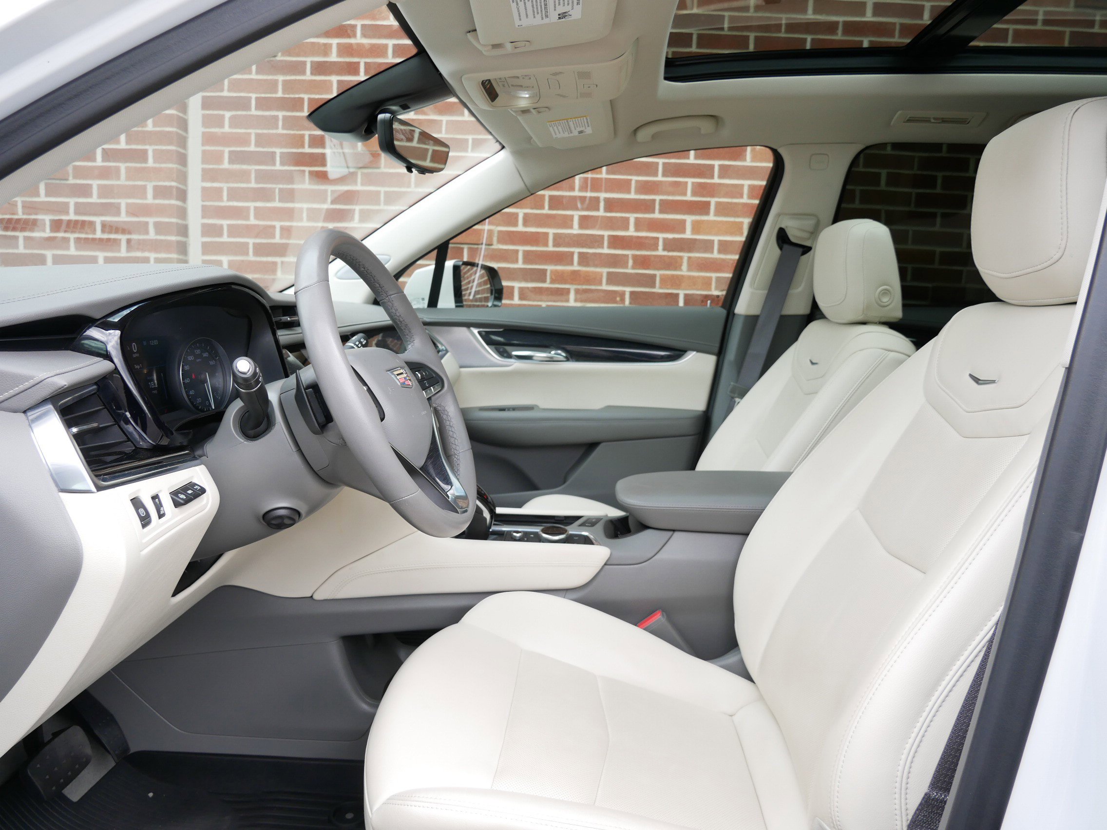 Used 2022 Cadillac XT6 Premium Luxury w/ Technology Package AWD/4WD image 6