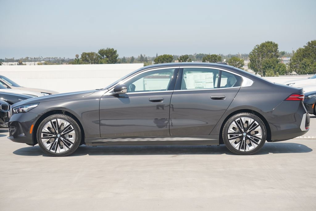 Used 2026 BMW i5 eDrive40 w/ Premium Package image 4