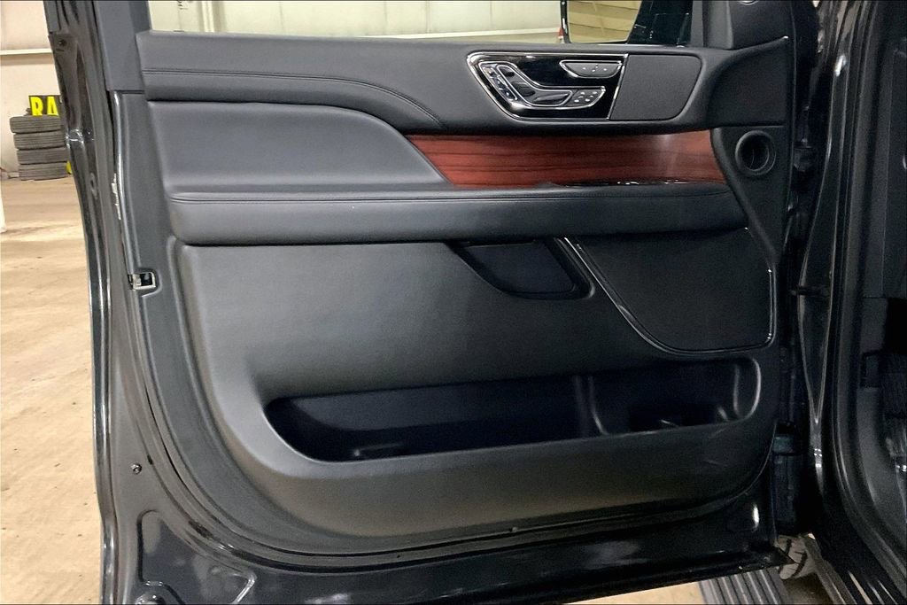 Used 2023 Lincoln Navigator Reserve AWD/4WD image 22