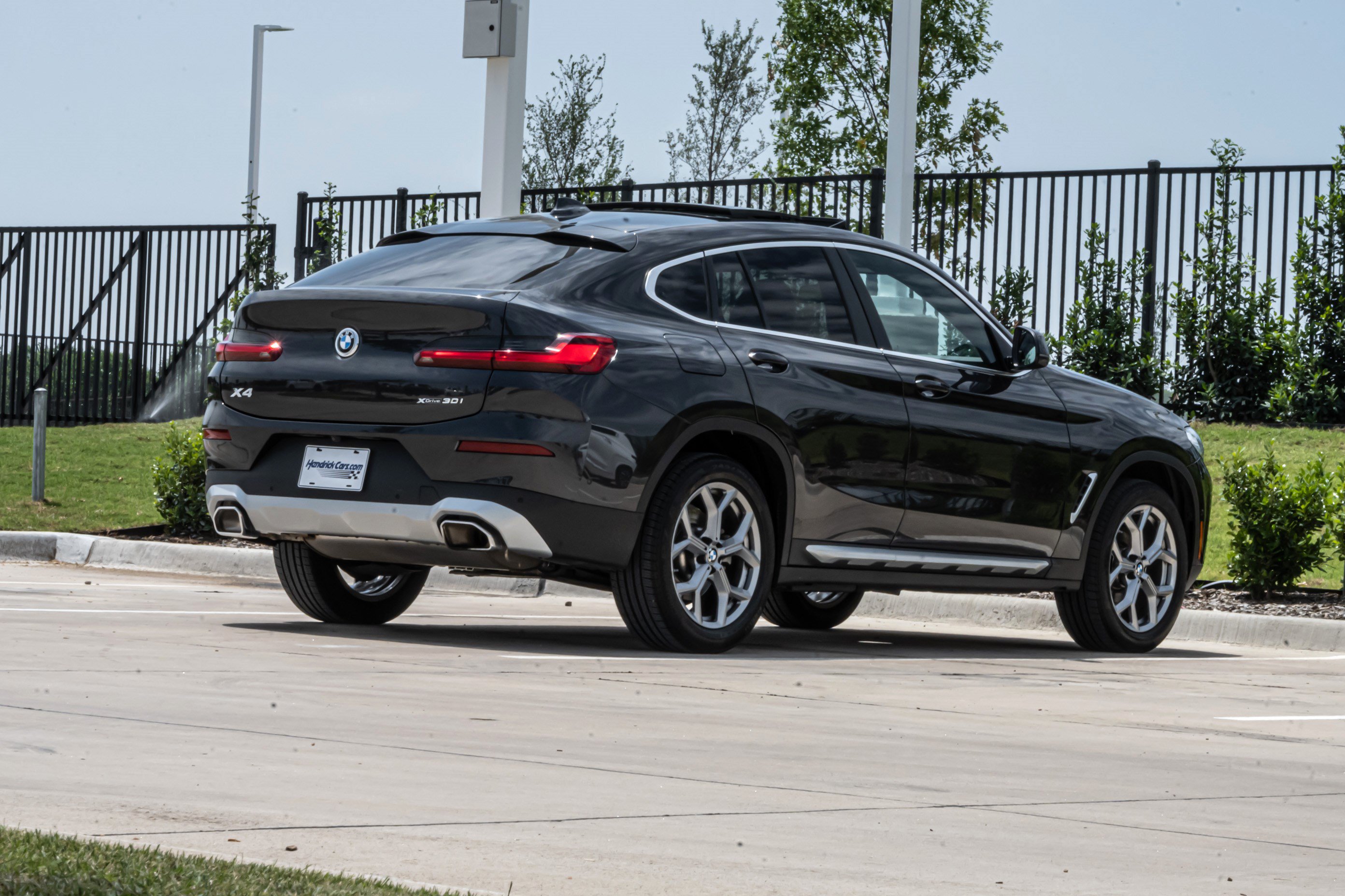 Certified 2025 BMW X4 xDrive30i AWD/4WD image 8