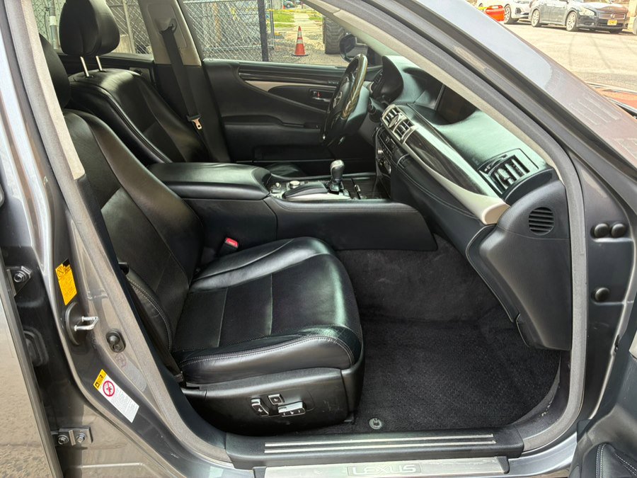 Used 2013 Lexus LS 460 AWD w/ Comfort Pkg image 14
