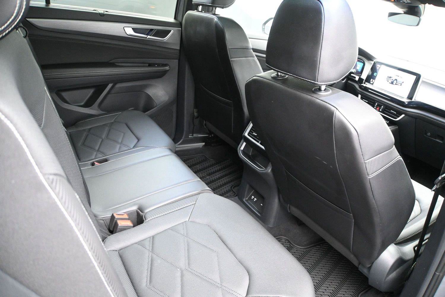 Certified 2024 Volkswagen Atlas Cross Sport SE w/ Panoramic Sunroof Package AWD/4WD image 20