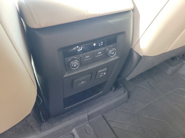 Used 2022 Chevrolet Traverse LT w/ LT Premium Package AWD/4WD image 40