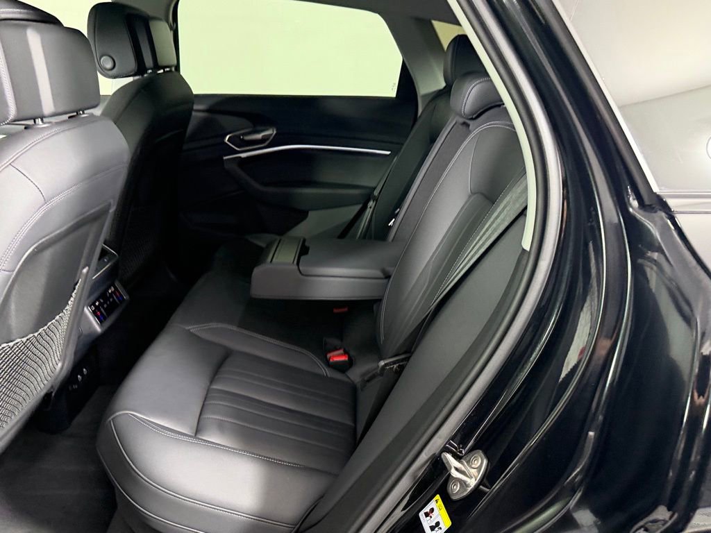 Used 2024 Audi Q8 e-tron Premium image 26
