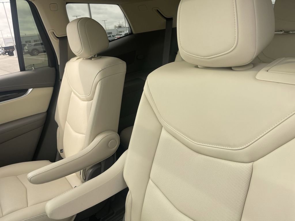 Used 2024 Cadillac XT6 Premium Luxury w/ LPO, Floor Liner Package image 39