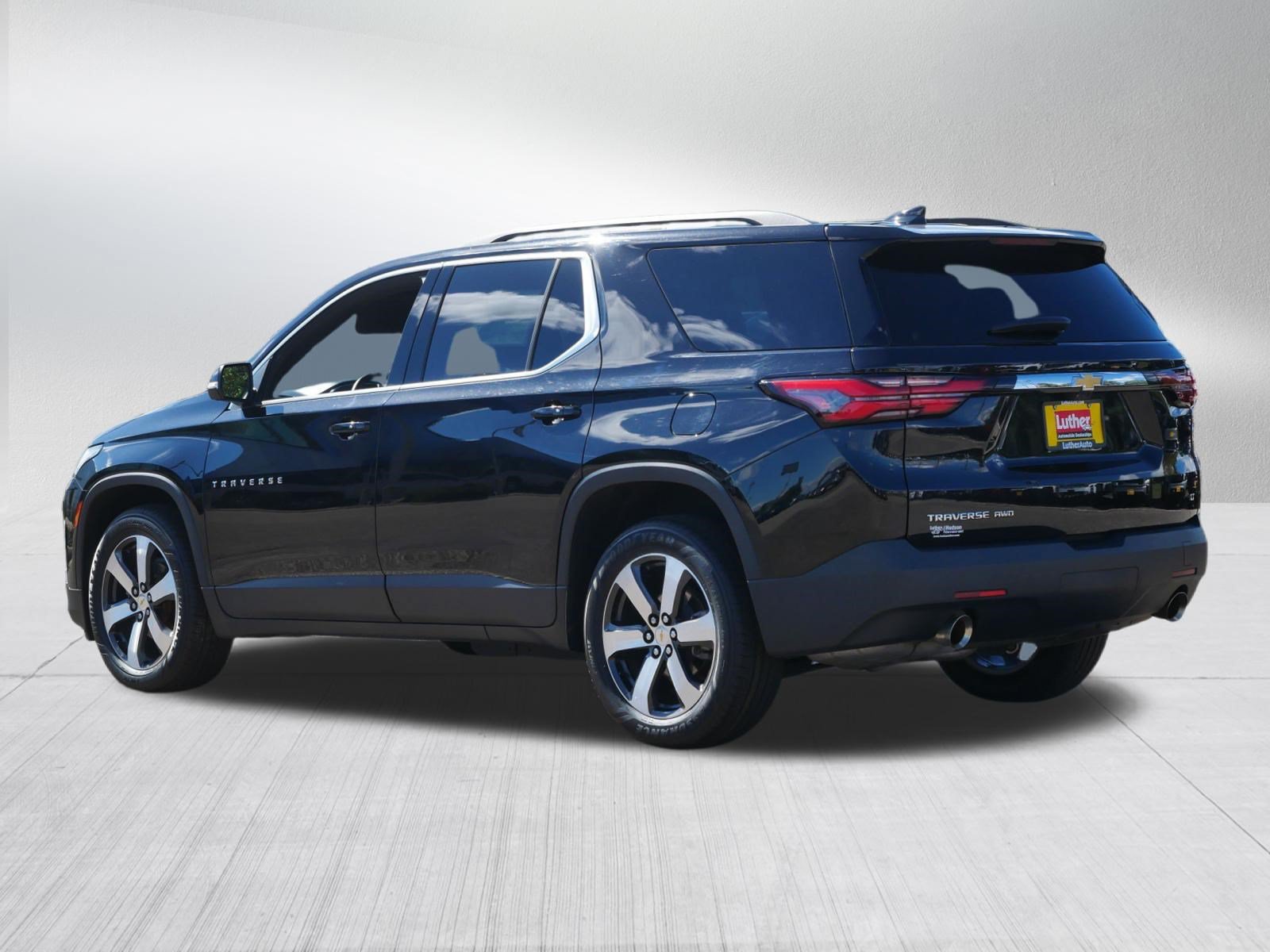 Used 2023 Chevrolet Traverse LT w/ LT Premium Package AWD/4WD image 5