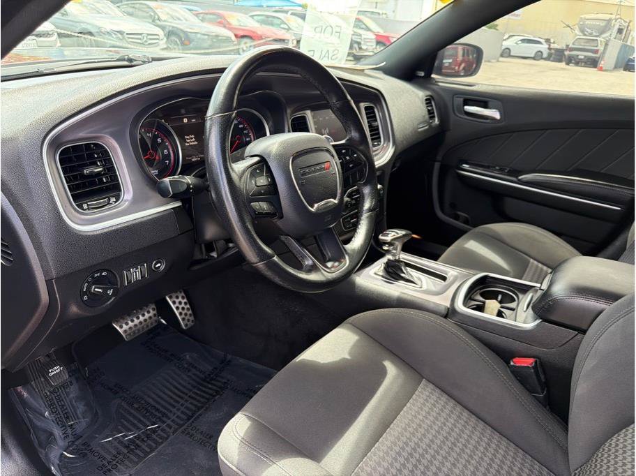 Used 2019 Dodge Charger Scat Pack RWD image 6