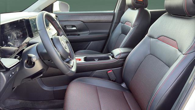 Used 2025 Nissan Kicks SR w/ SR Premium Package image 21