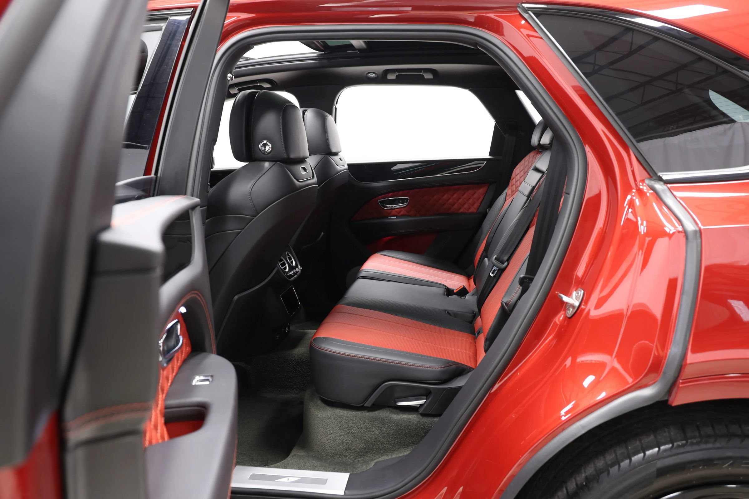 Used 2022 Bentley Bentayga AWD/4WD image 61