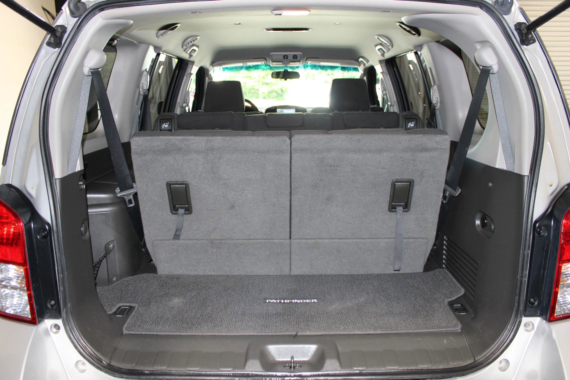 Used 2009 Nissan Pathfinder SE RWD image 32