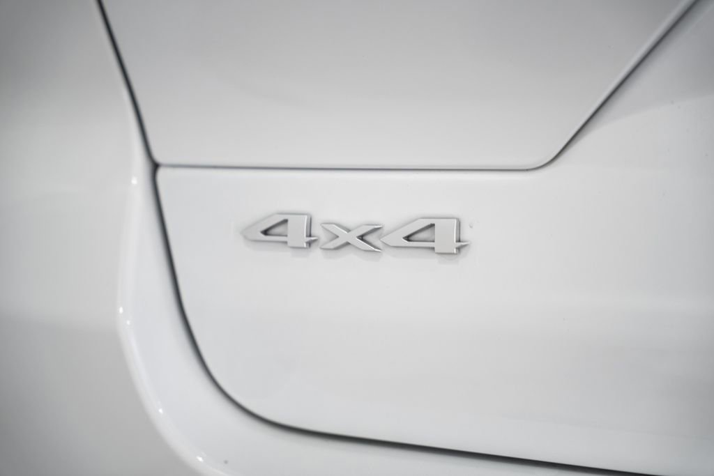 New 2025 Jeep Grand Cherokee Summit image 8