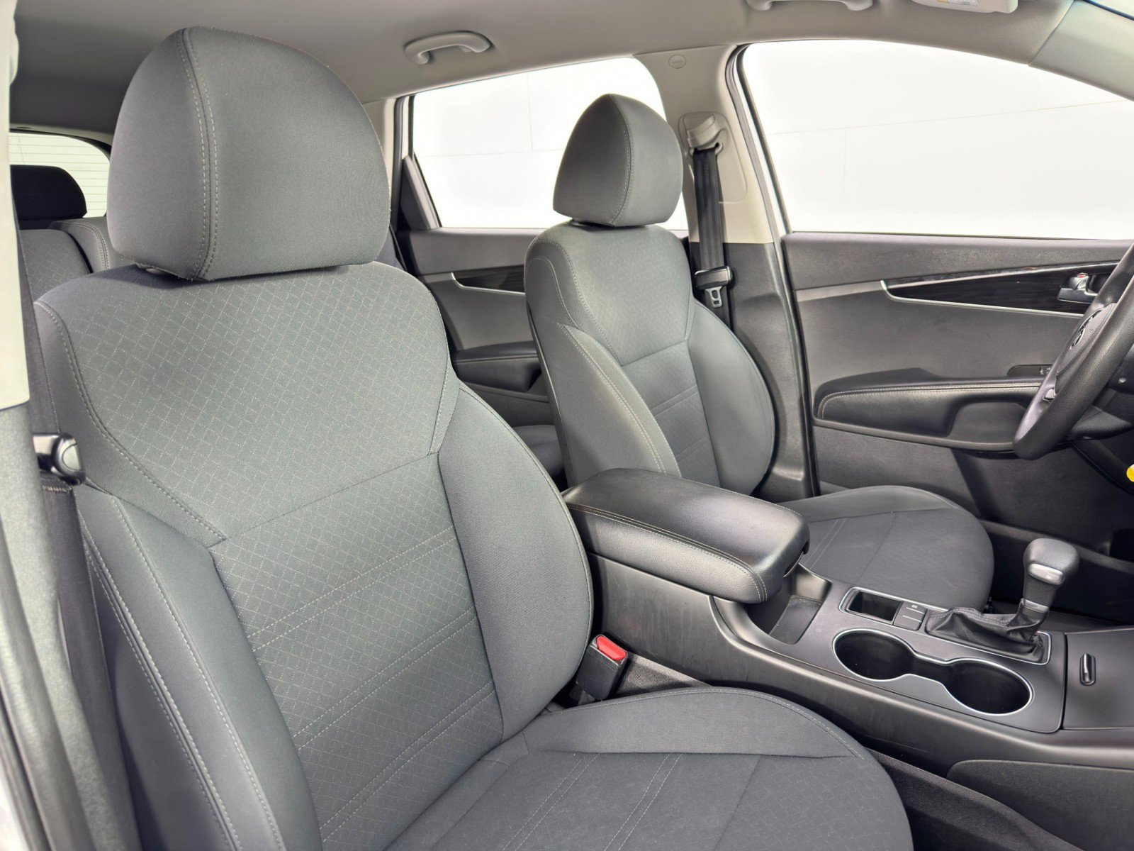 Used 2020 Kia Sorento LX image 28