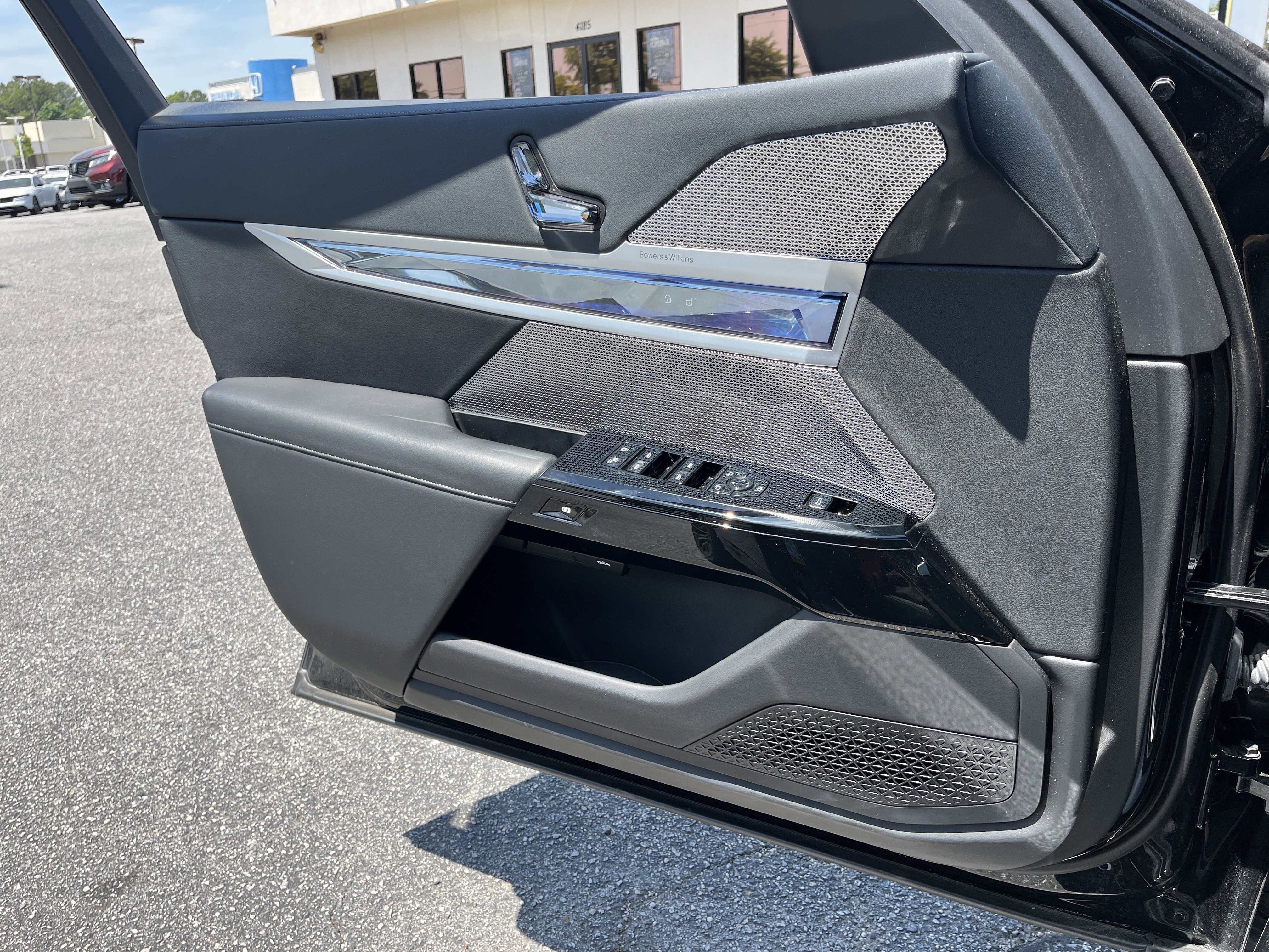 Used 2023 BMW 740i RWD image 15