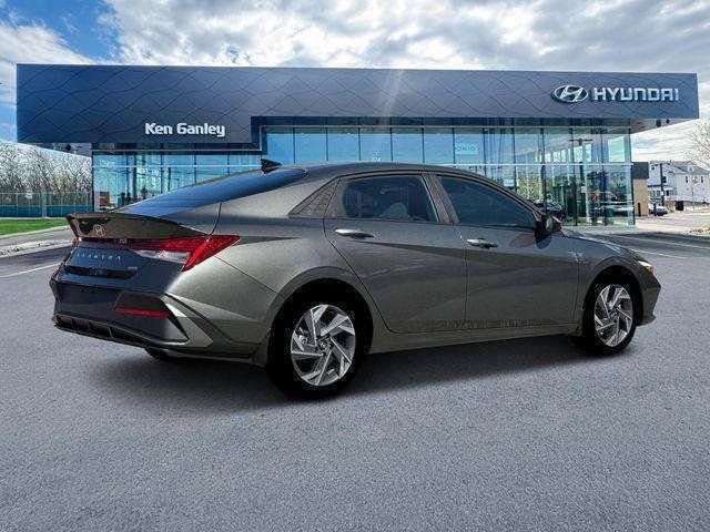 New 2025 Hyundai Elantra SEL FWD image 8