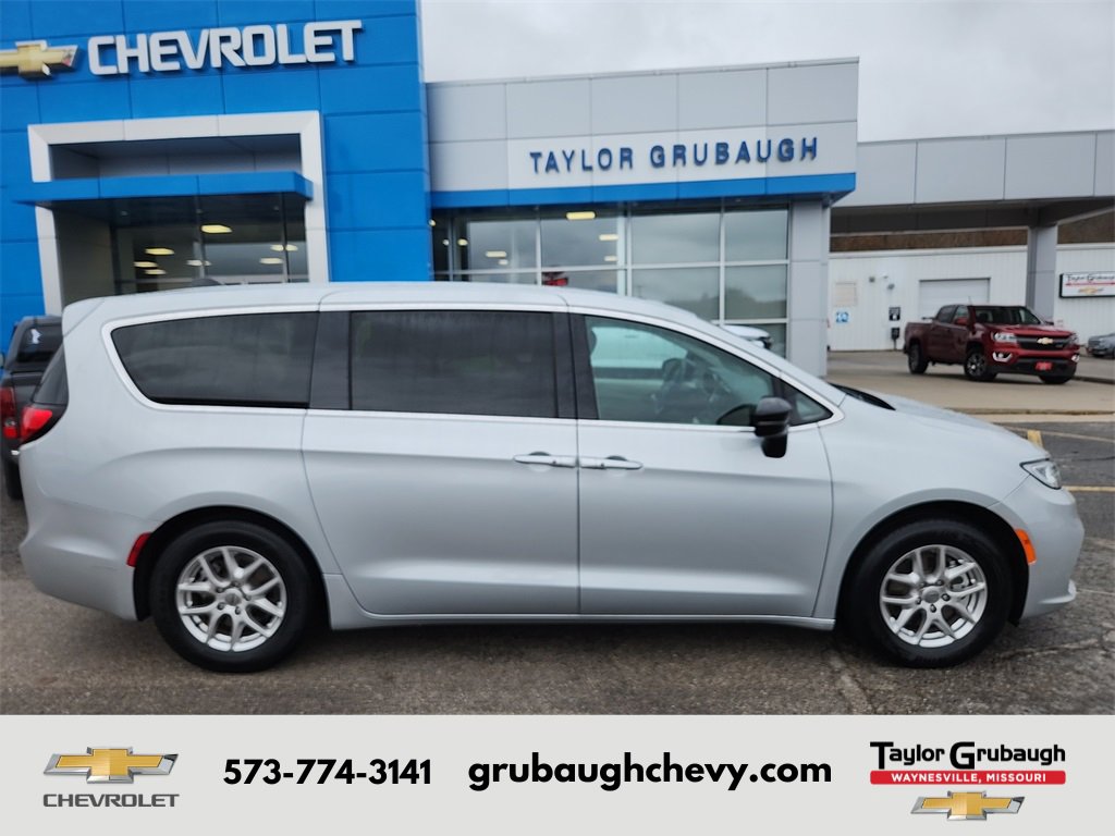 Used 2024 Chrysler Pacifica Touring-L