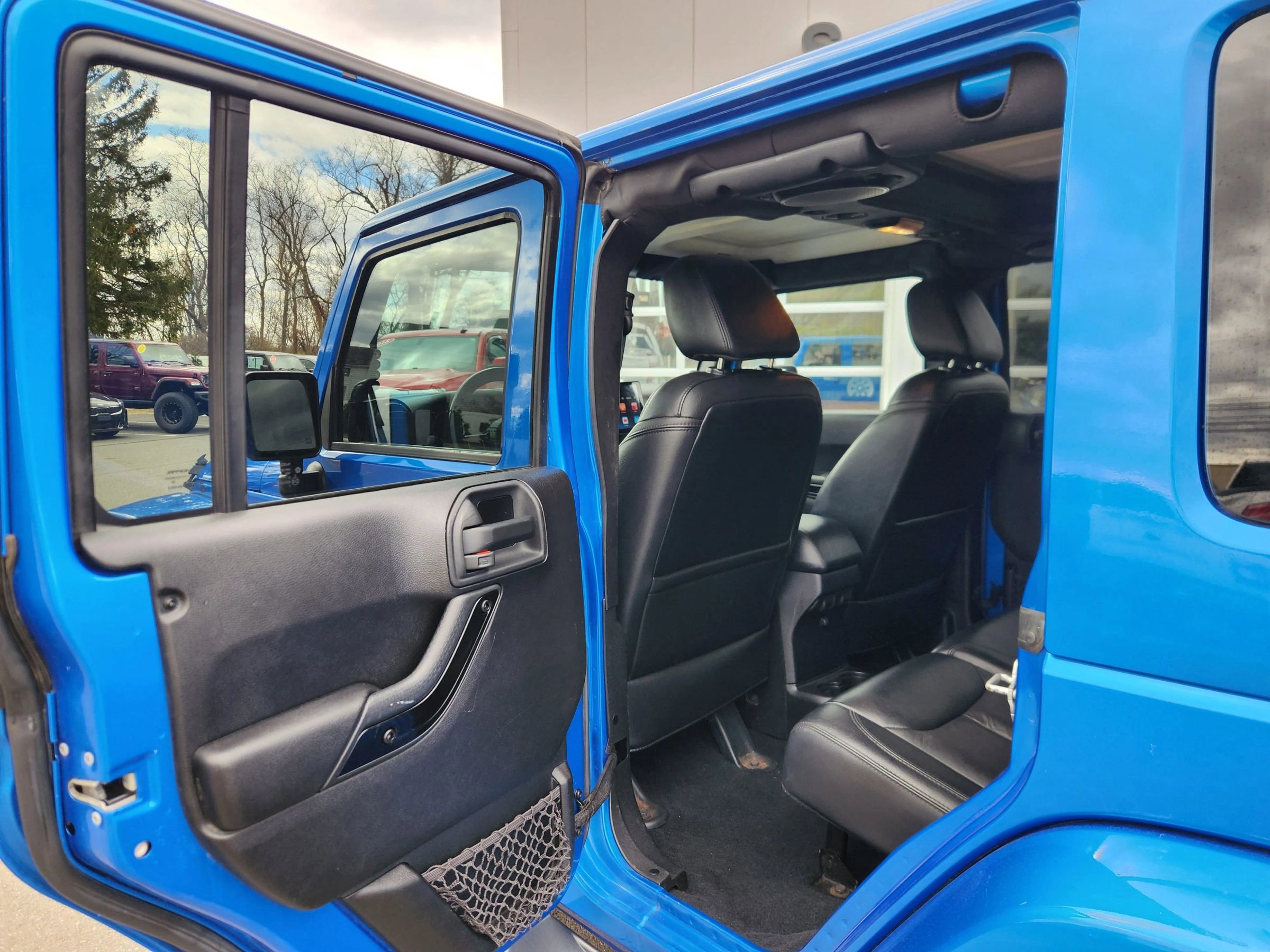 Used 2014 Jeep Wrangler Unlimited Sahara image 33