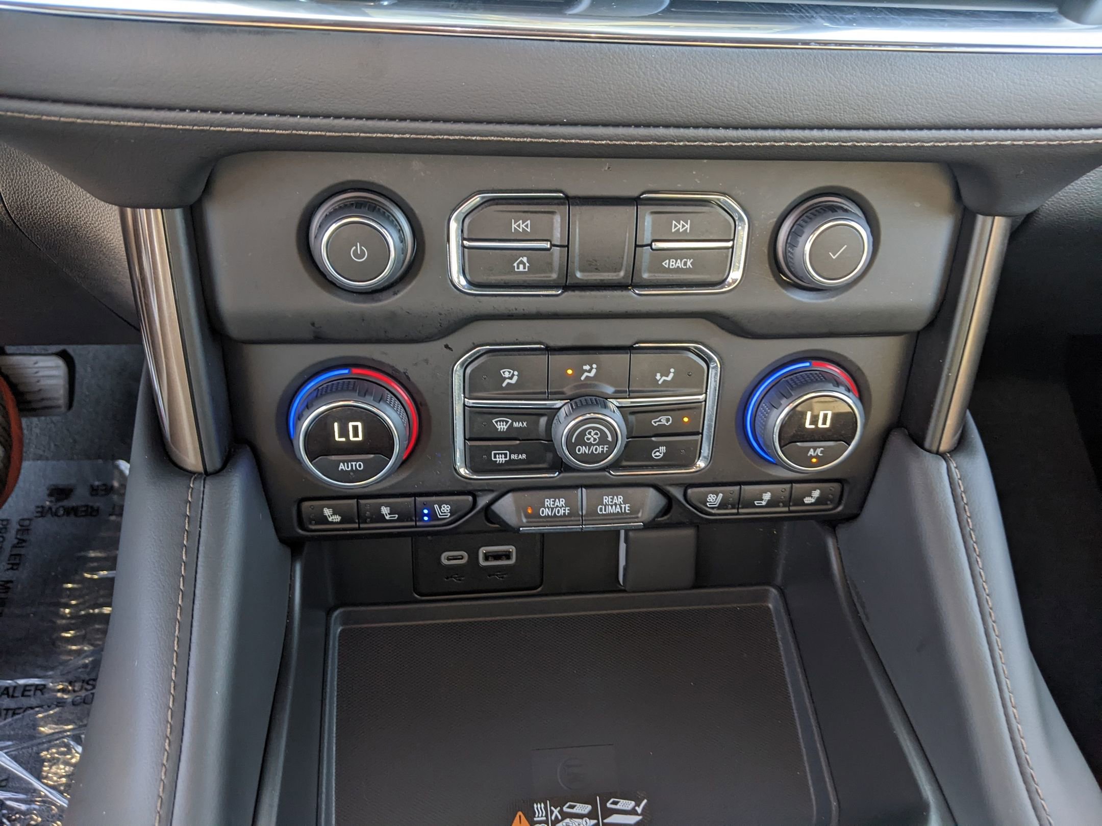 Certified 2024 Chevrolet Tahoe High Country w/ Advanced Technology Package image 30
