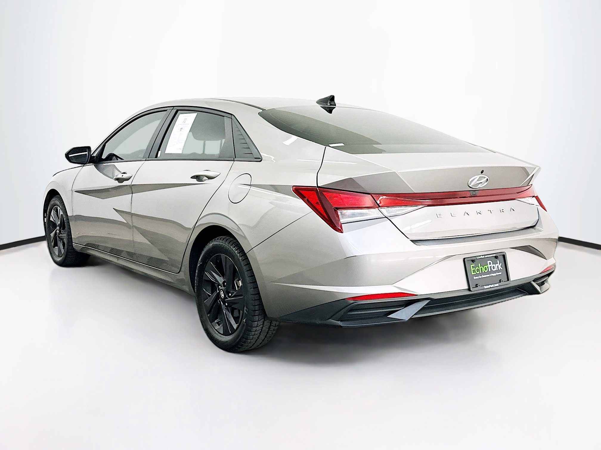 Used 2022 Hyundai Elantra SEL image 5