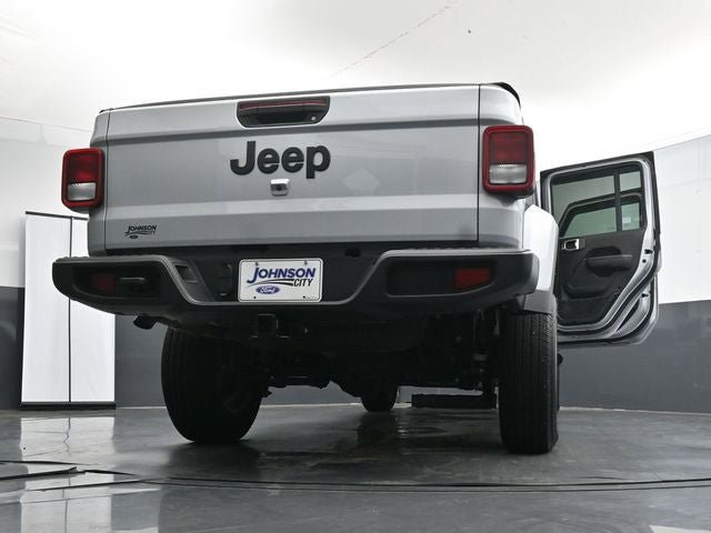 Used 2024 Jeep Gladiator Sport image 39