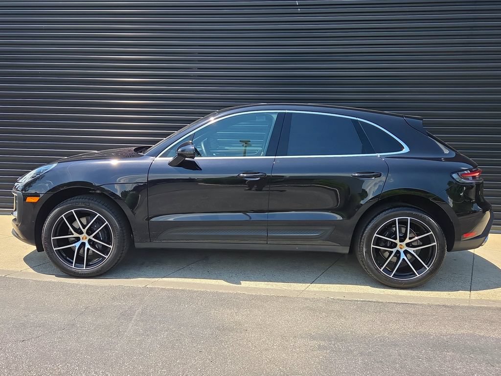 Certified 2026 Porsche Macan AWD/4WD image 2