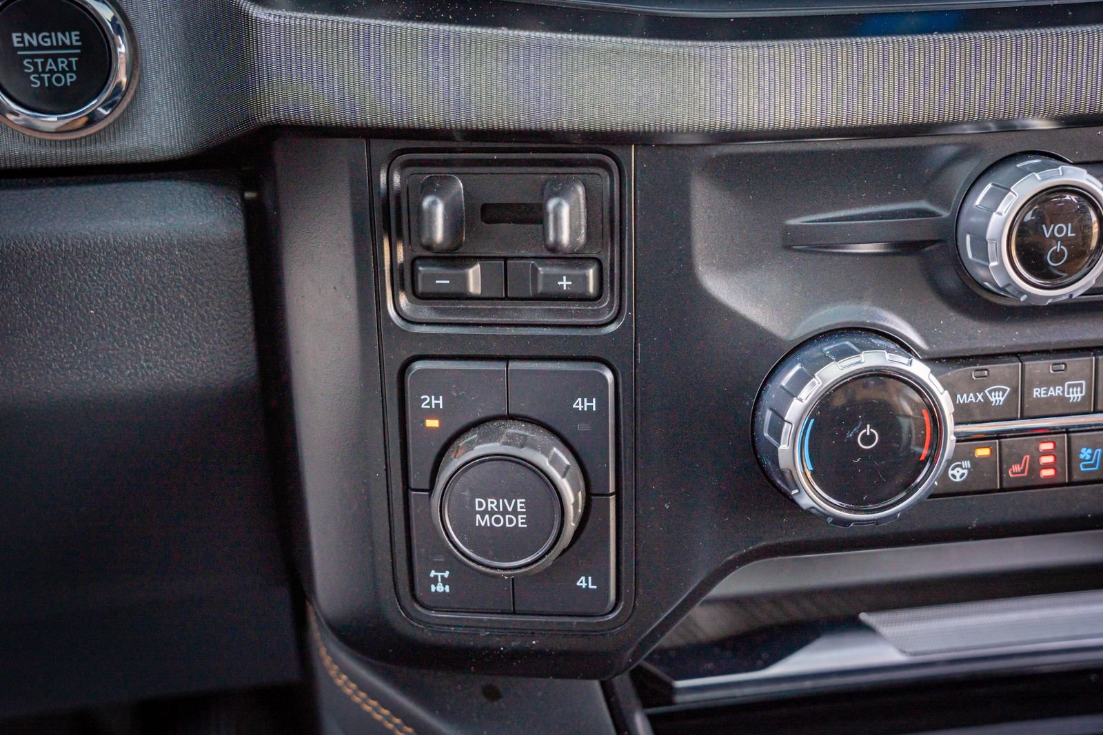 Used 2023 Ford F350 Platinum AWD/4WD image 25
