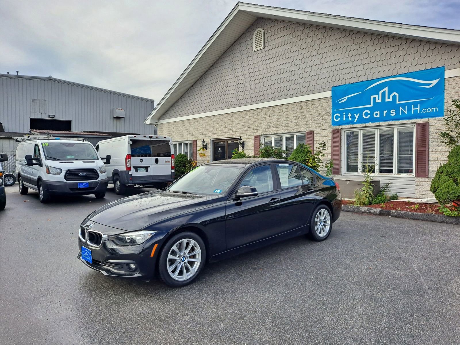 Used 2017 BMW 320i xDrive Sedan image 1