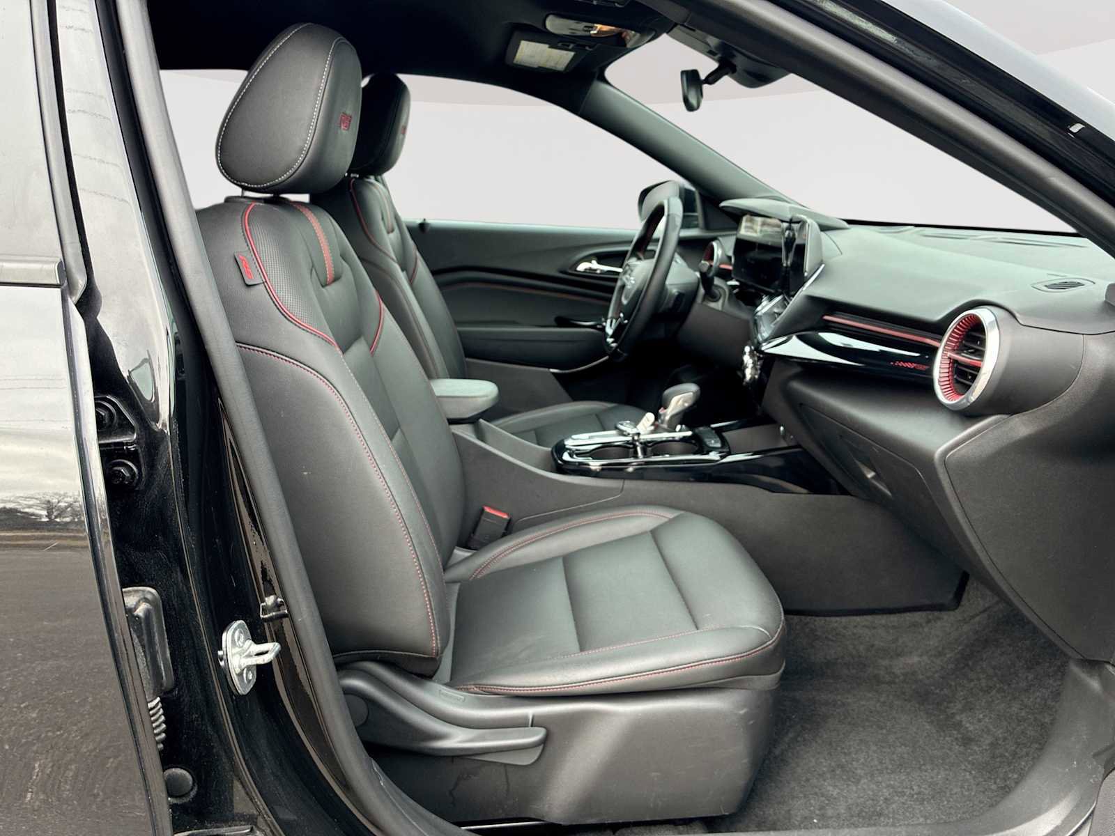 Used 2024 Chevrolet Trax RS w/ Driver Confidence Package image 27