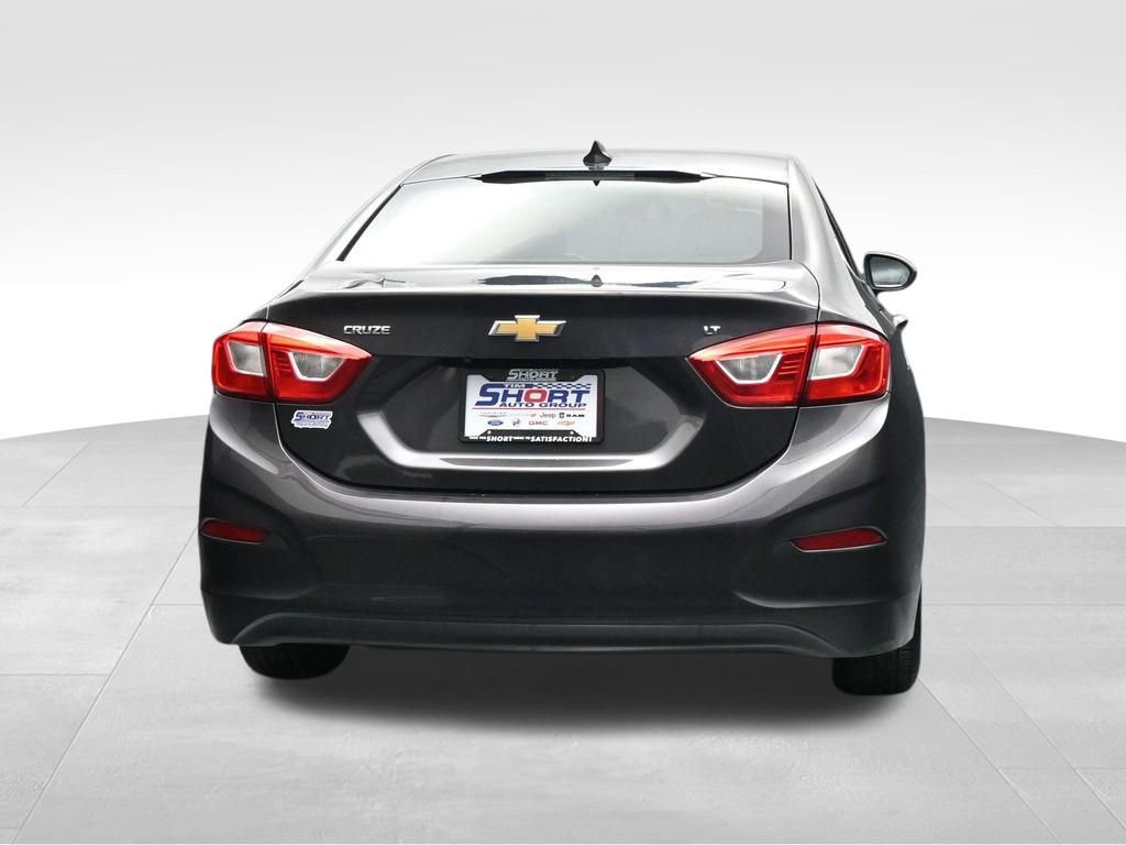 Used 2017 Chevrolet Cruze LT FWD image 4