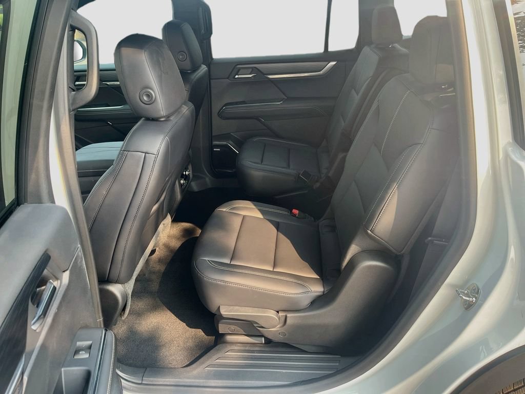 Used 2025 GMC Acadia Elevation w/ Elevation Premium Package AWD/4WD image 24