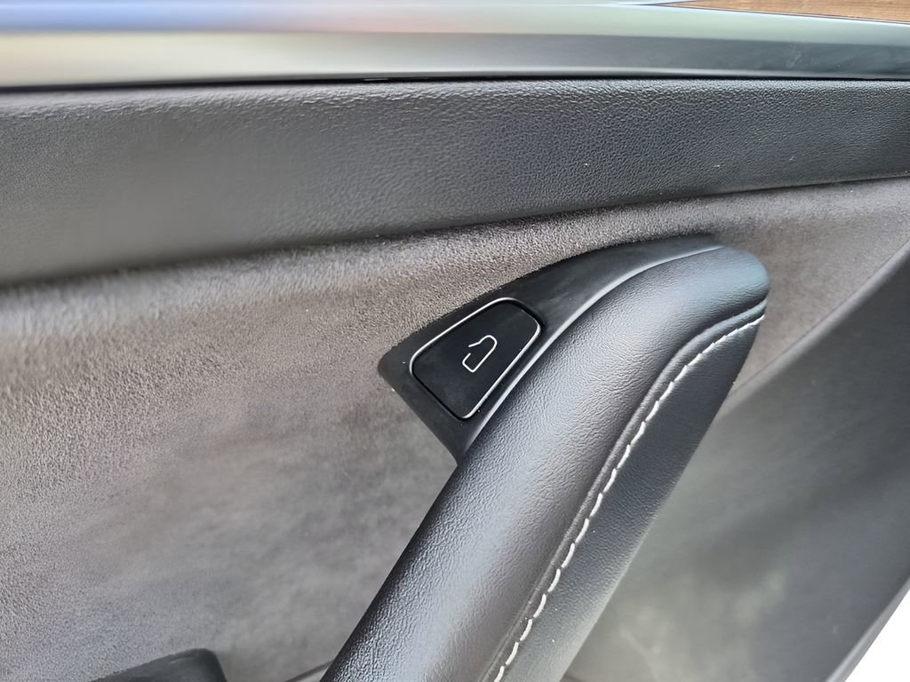 Used 2021 Tesla Model 3 Standard Range Plus image 28