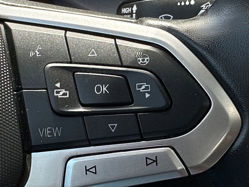 Used 2025 Volkswagen Taos SEL w/ Black Wheel Plus Package AWD/4WD image 20