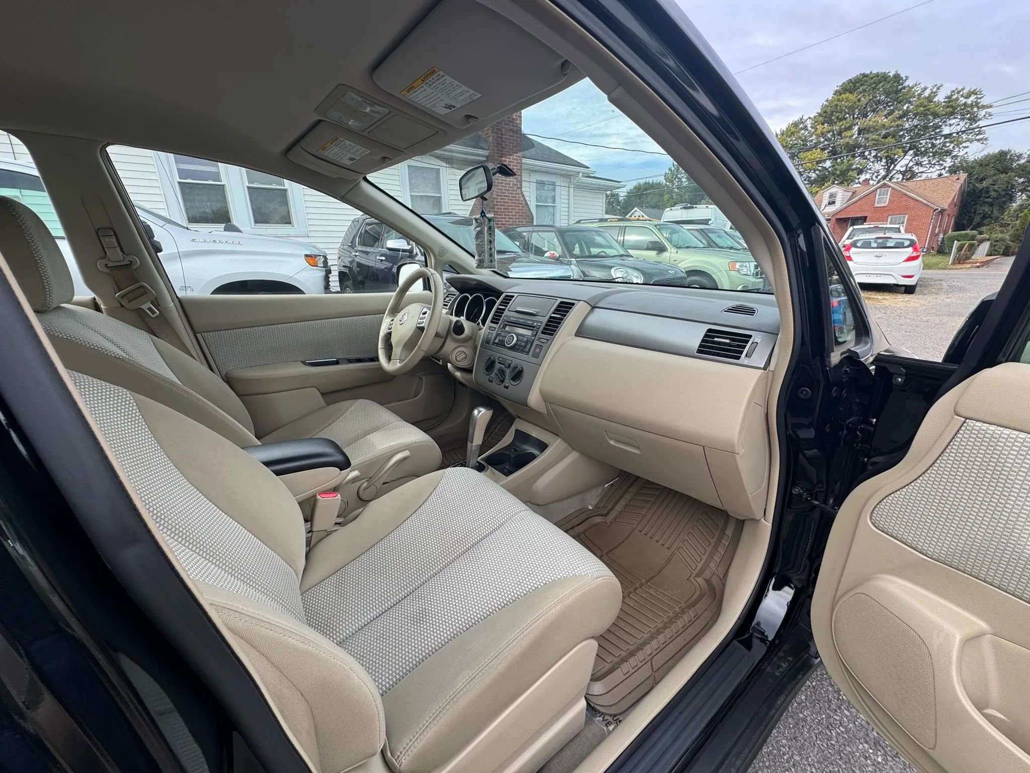 Used 2009 Nissan Versa SL w/ Convenience Pkg image 21