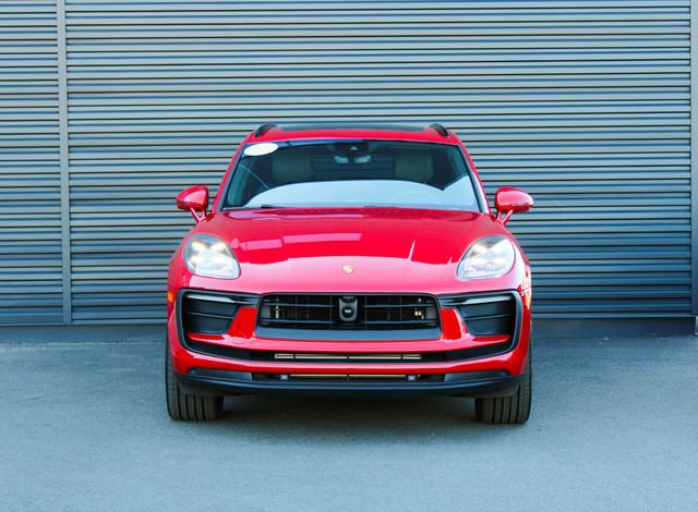 Certified 2025 Porsche Macan image 10