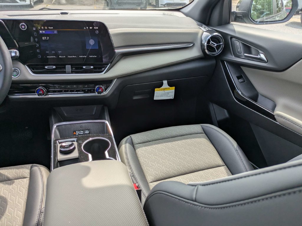 New 2026 Chevrolet Equinox LT w/ Convenience Package II FWD image 18