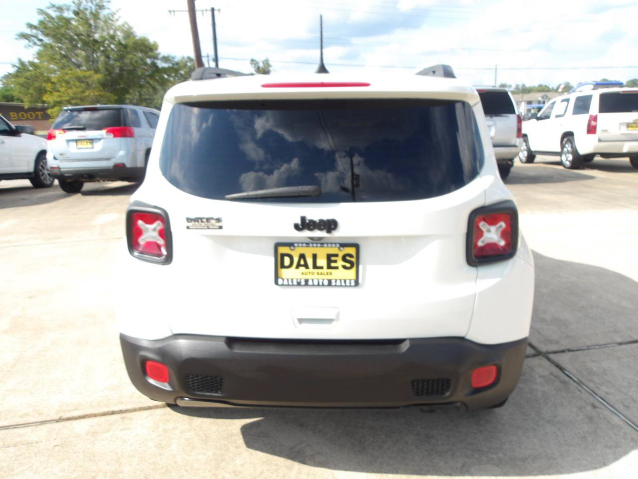 Used 2018 Jeep Renegade Altitude FWD image 12
