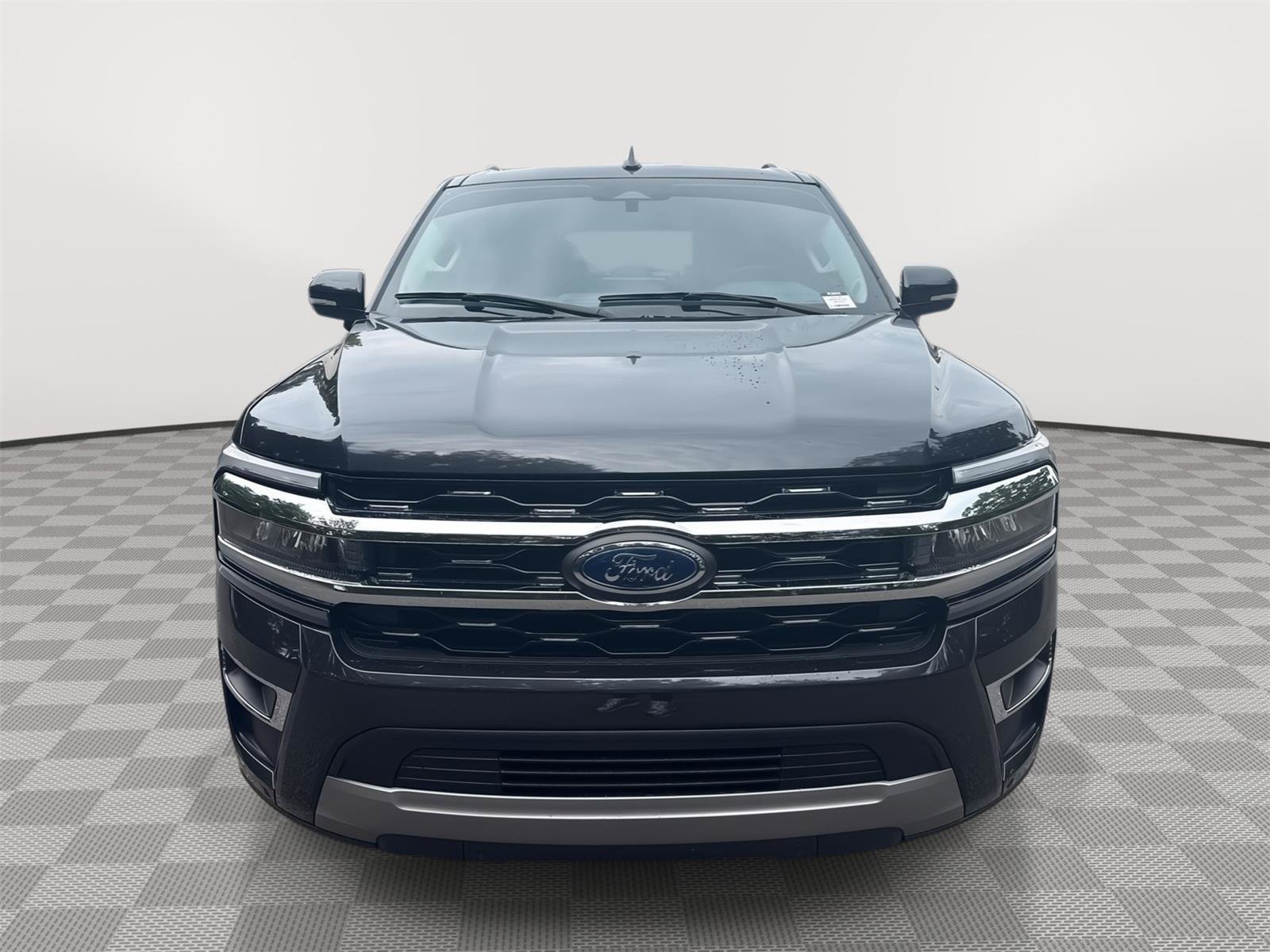 Used 2024 Ford Expedition Limited RWD image 3